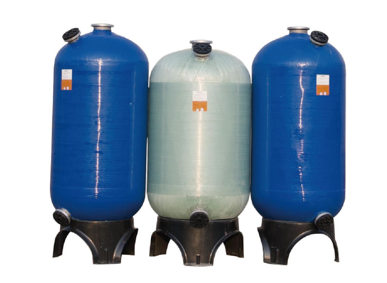 The picture shows three FRP (fiberglass reinforced plastic) composite tanks with a classic horizontal design, belonging to a series with assembly and disassembly ports. This set of products consists of two dark blue tanks and one semi-transparent light green tank. This semi-transparent material is commonly used in industrial applications for visually observing the internal liquid level or the consumption of resin. At the center of the tank's top is a circular opening with a threaded cover, which is the core "assembly and disassembly port". It is mainly used for filling the tank with filter media (such as quartz sand, activated carbon) or for regular cleaning and maintenance. Additionally, on both sides of the tank's bottom, there are sturdy black saddle-shaped support bases and black pipe interfaces. The overall structure is stable and is suitable for use as a pre-filter tank or a salt tank in a soft water system.