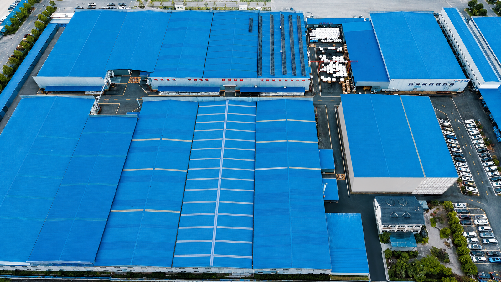 Hedelong factory production floor